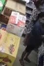 Camera ghi lại: Hai nữ ‘siêu trộm’ nhét 20 chai dầu gội của siêu thị vào quần – HCM