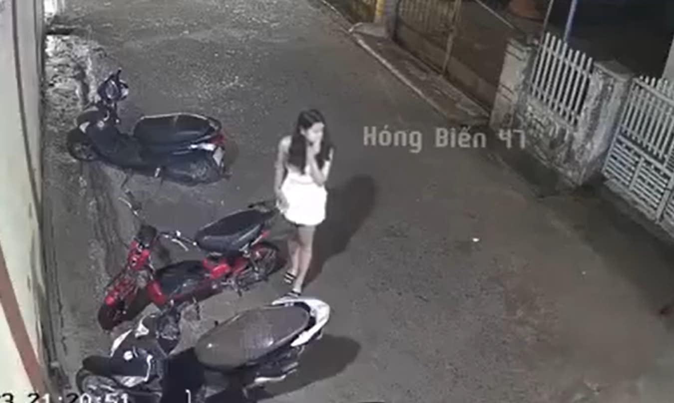 Video camera: Thiên thần áo trằng đi trộm xe, khiến bao anh em vỡ mộng