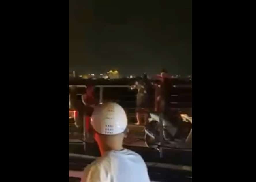 Nóng: video ghi lại cảnh đôi nam nữ nắm tay nhau nhảy cầu Long Biên