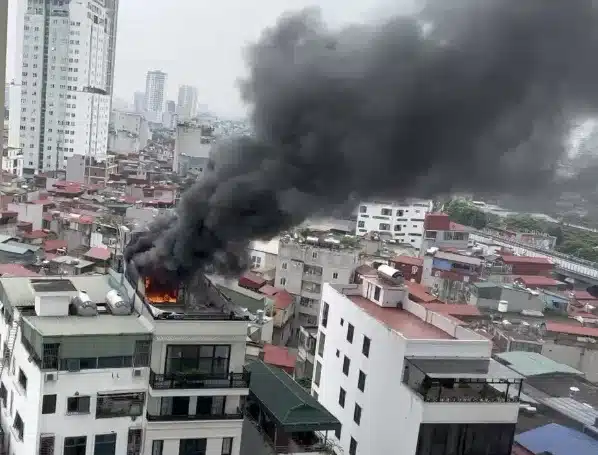 Nóng: Hà Nội tiếp tục cháy lớn ở Vũ Trọng Phụng