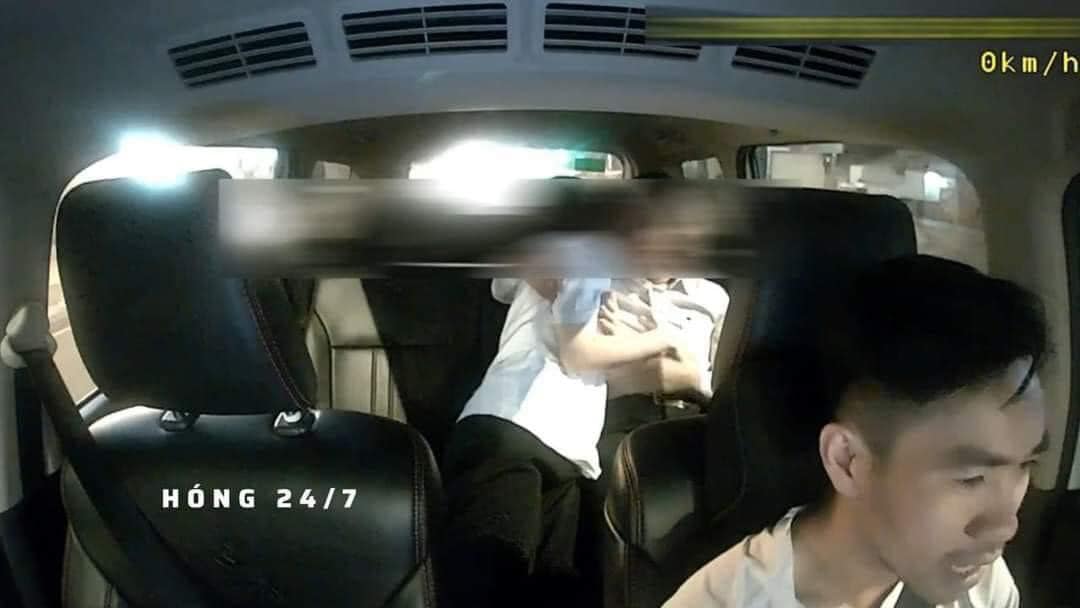 Video: Cặp đôi “kèn sáo” ngay trên xe grab khiến anh tài xế ngỡ ngàng