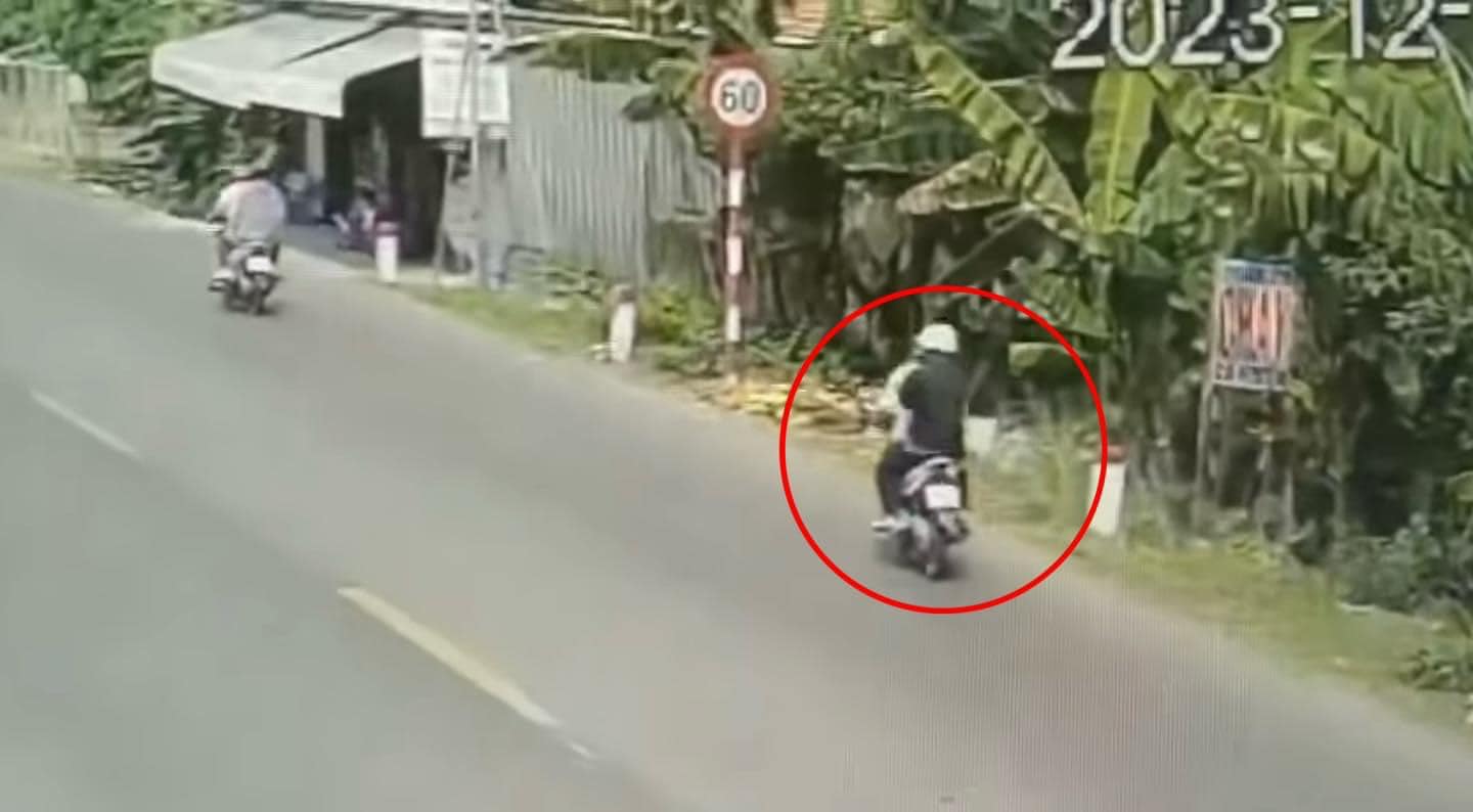 Châu Phú – An Giang: Một nam thanh niên bất ngờ ra tay với người phụ nữ đang điều khiển xe máy khiến người này ra đi mãi mãi