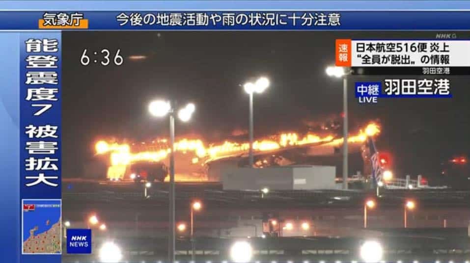Nóng: Nhật Bản máy bay chở 300 người bất ngờ phát nổ khi hạ cánh xuống đường băng