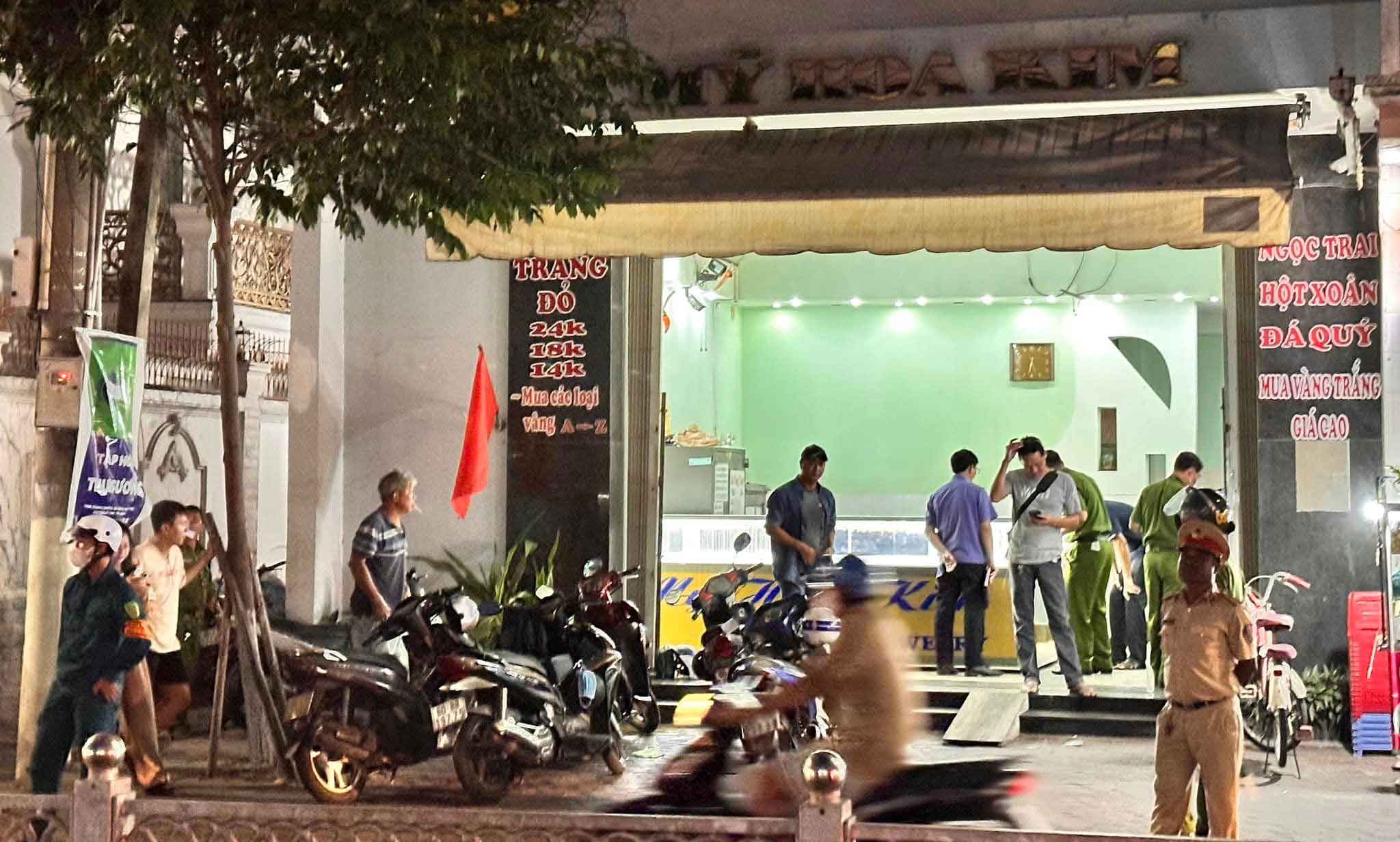 Nóng: Video chi tiết vụ cướp tiệm vàng tại Phan Thiết