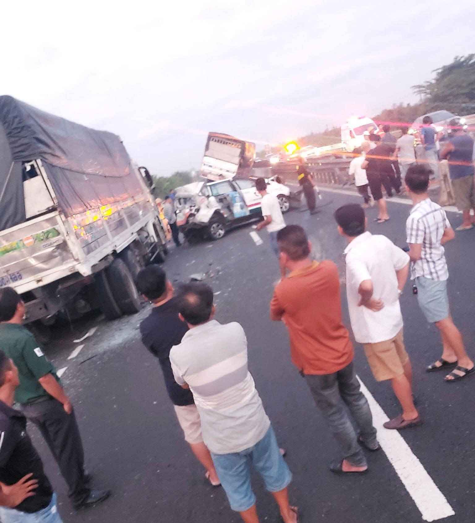 Nóng: Tai nạn liên hoàn thảm khốc khiến tắc đường trên Cao Tốc Trung Lương – Mỹ Thuận