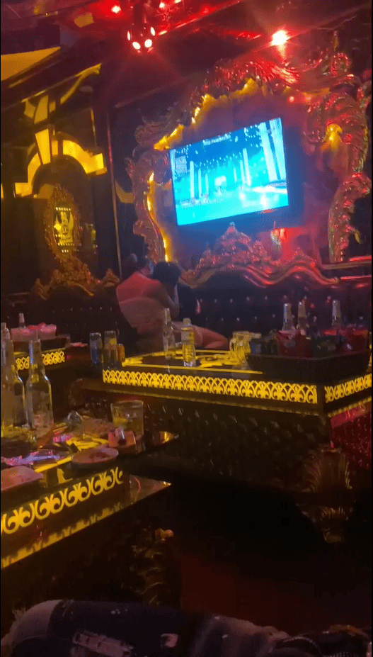 NÓNG: Dịch vụ “lan can” hot nhất lúc này tại quán karaoke ở Lạng Sơn