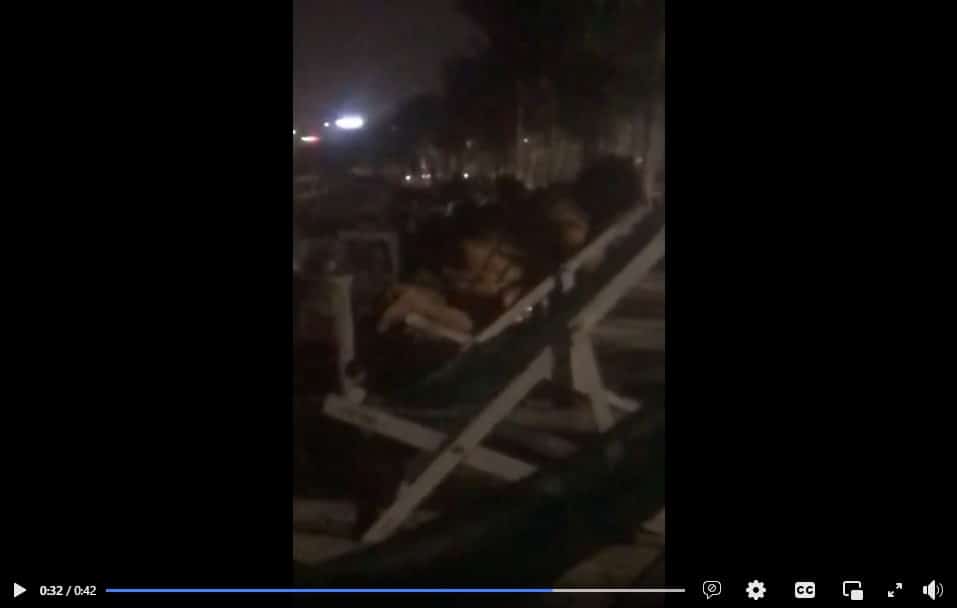 HOT: video cặp đôi nhấp nhô nhịp nhàng trên ghế tại biển Nguyễn Tất Thành