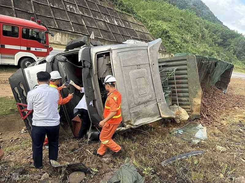 Cao tốc La Sơn, Túy Loan tiếp tục xảy ra tai nạn khiến tài xế không qua khỏi