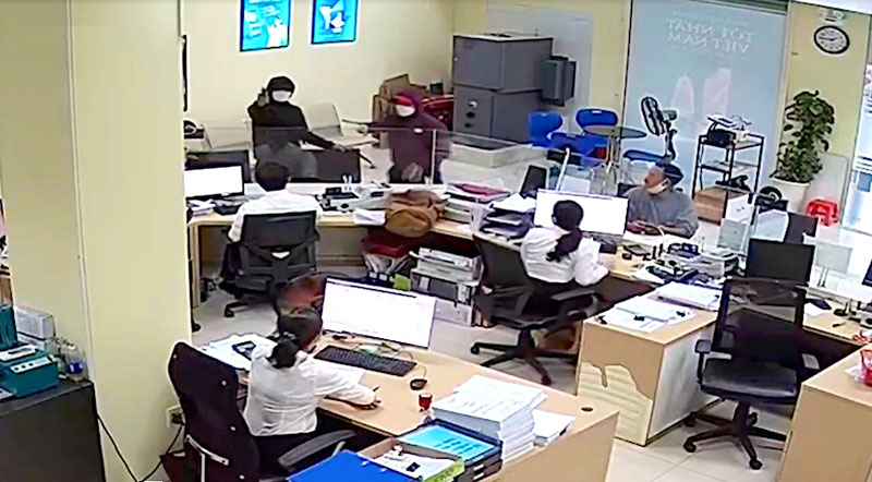 Video camera cận cảnh vụ việc cướp ngân hàng tại Ngũ Hành Sơn, Đà Nẵng