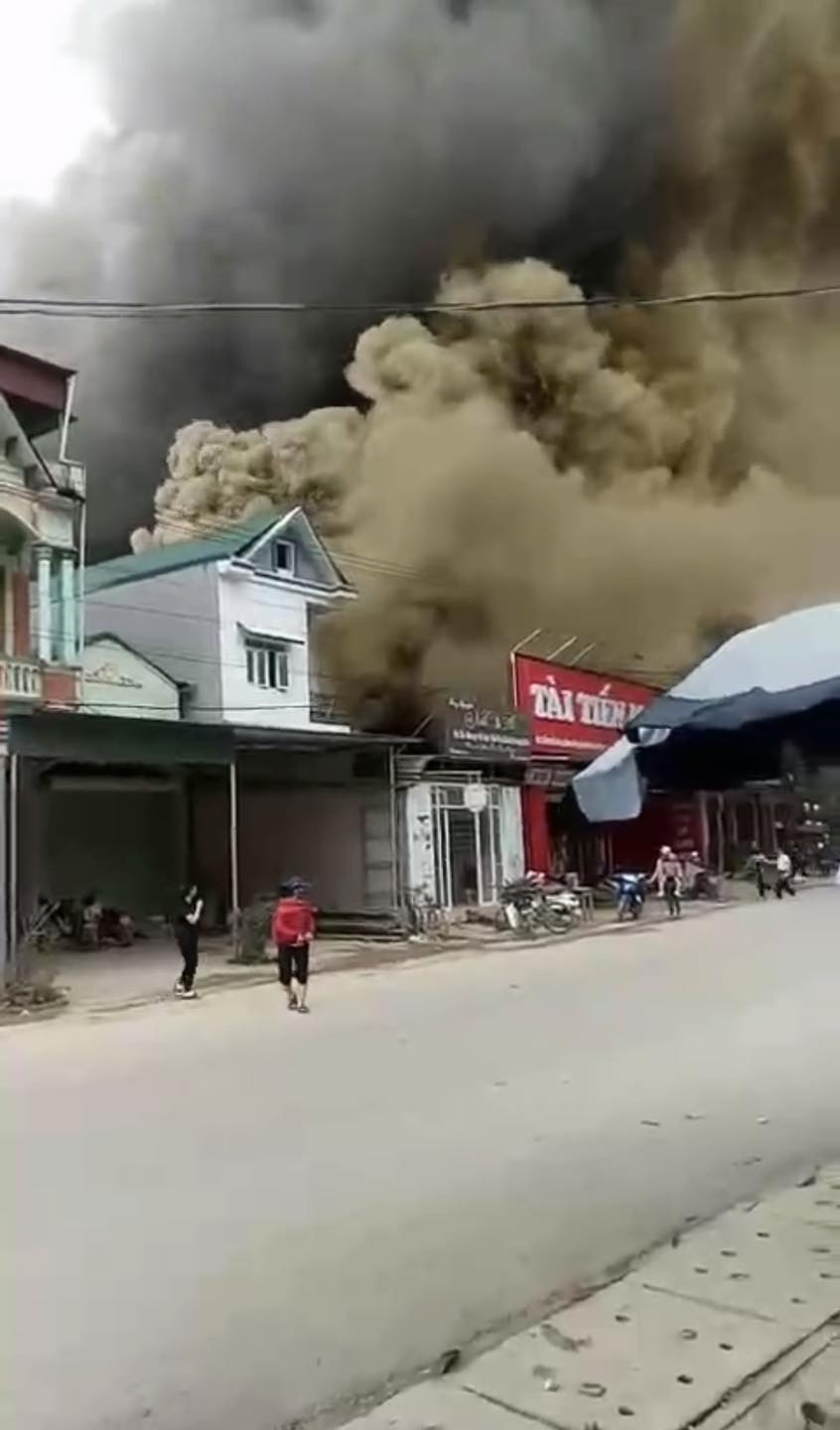 Cháy lớn tại siêu thị Tài Tiến Đồng Yên, Bắc Quang – Hà Giang