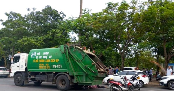 Nghệ An: Xe ô tô bất ngờ mở cửa khiến 1 người ngã ra đường, bị xe rác ở sau cán tử vong tại chỗ